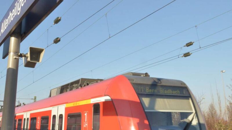 Rettungseinsatz an Fronleichnam: Schwerverletzter Jugendlicher auf S-Bahn in Neuss entdeckt