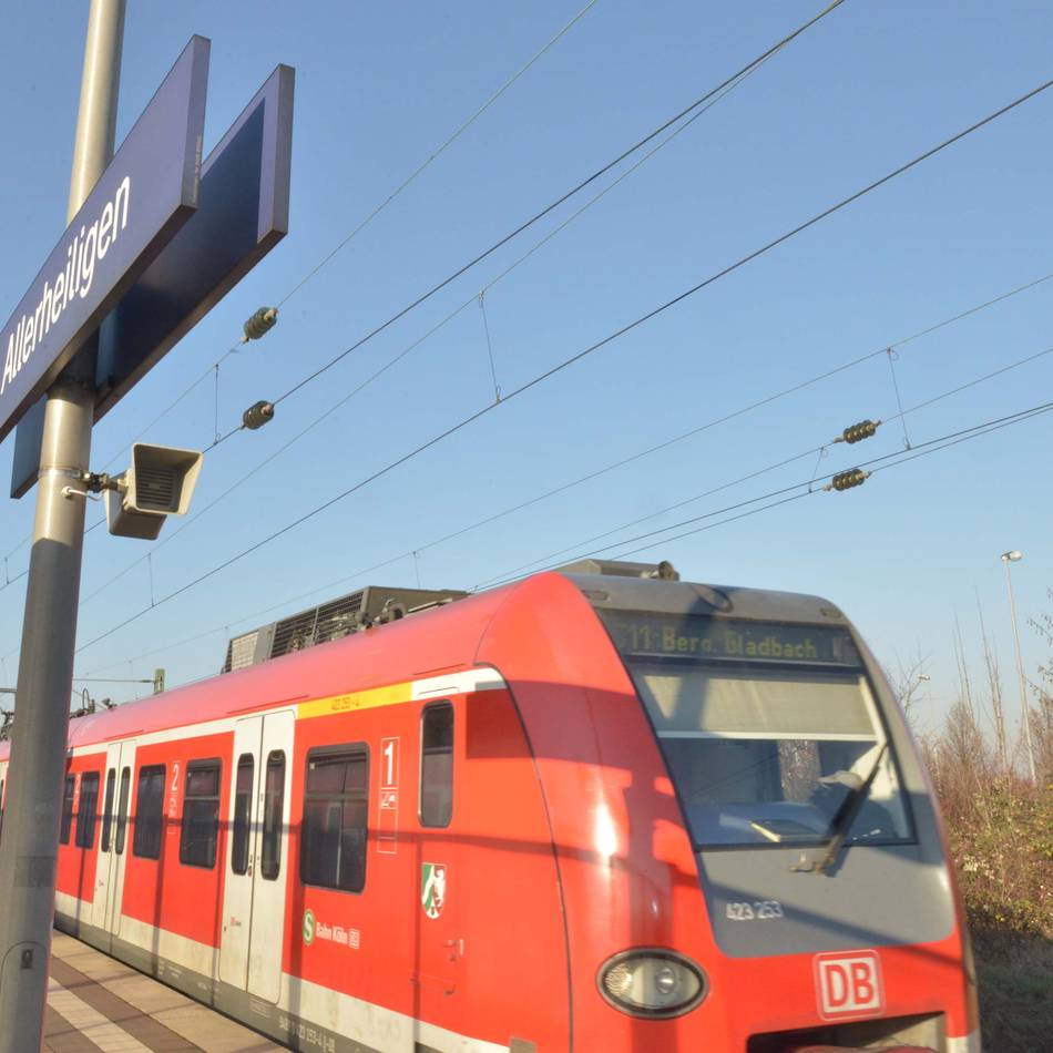 Rettungseinsatz an Fronleichnam: Schwerverletzter Jugendlicher auf S-Bahn in Neuss entdeckt