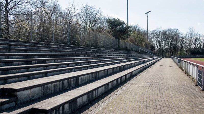 VfB 03 Hilden: Regionalliga-Aufstieg: Jetzt ist auch der Zaun in Arbeit