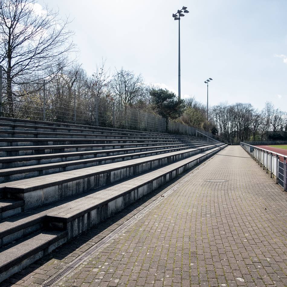 VfB 03 Hilden: Regionalliga-Aufstieg: Jetzt ist auch der Zaun in Arbeit