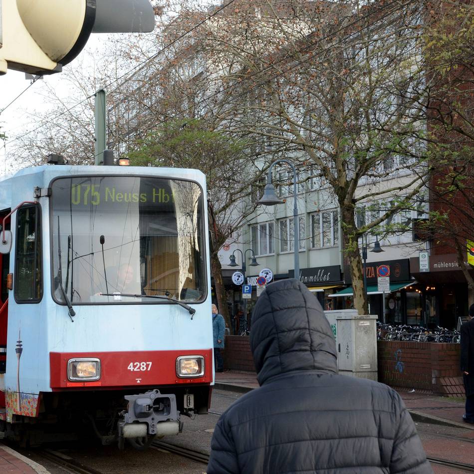 VRR-Tarifreform – das zahlen Neusser Fahrgäste: Kein Smartphone oder unter 18 Jahre? Dann können Bus und Bahn teurer werden