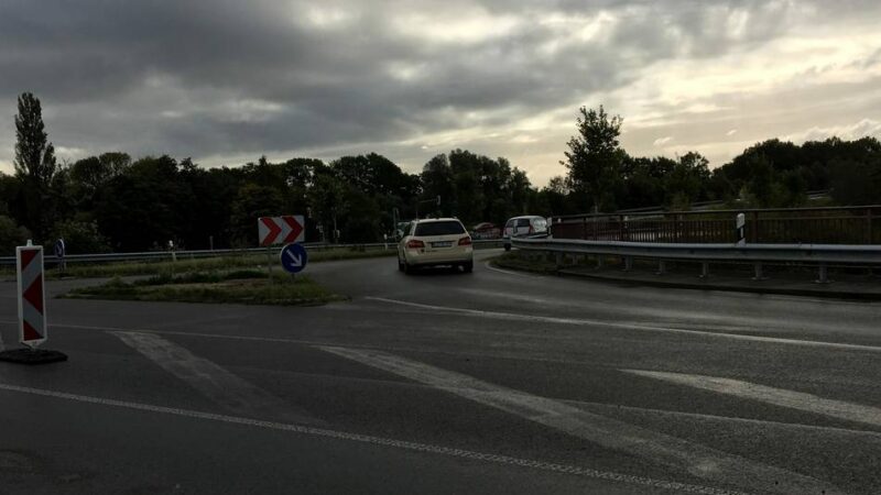 Zwei Vorfälle an neuer OW1-Brücke: Erst Wasserbomben, jetzt Nagel-Falle – was ist an der B9-Brücke in Kevelaer los?