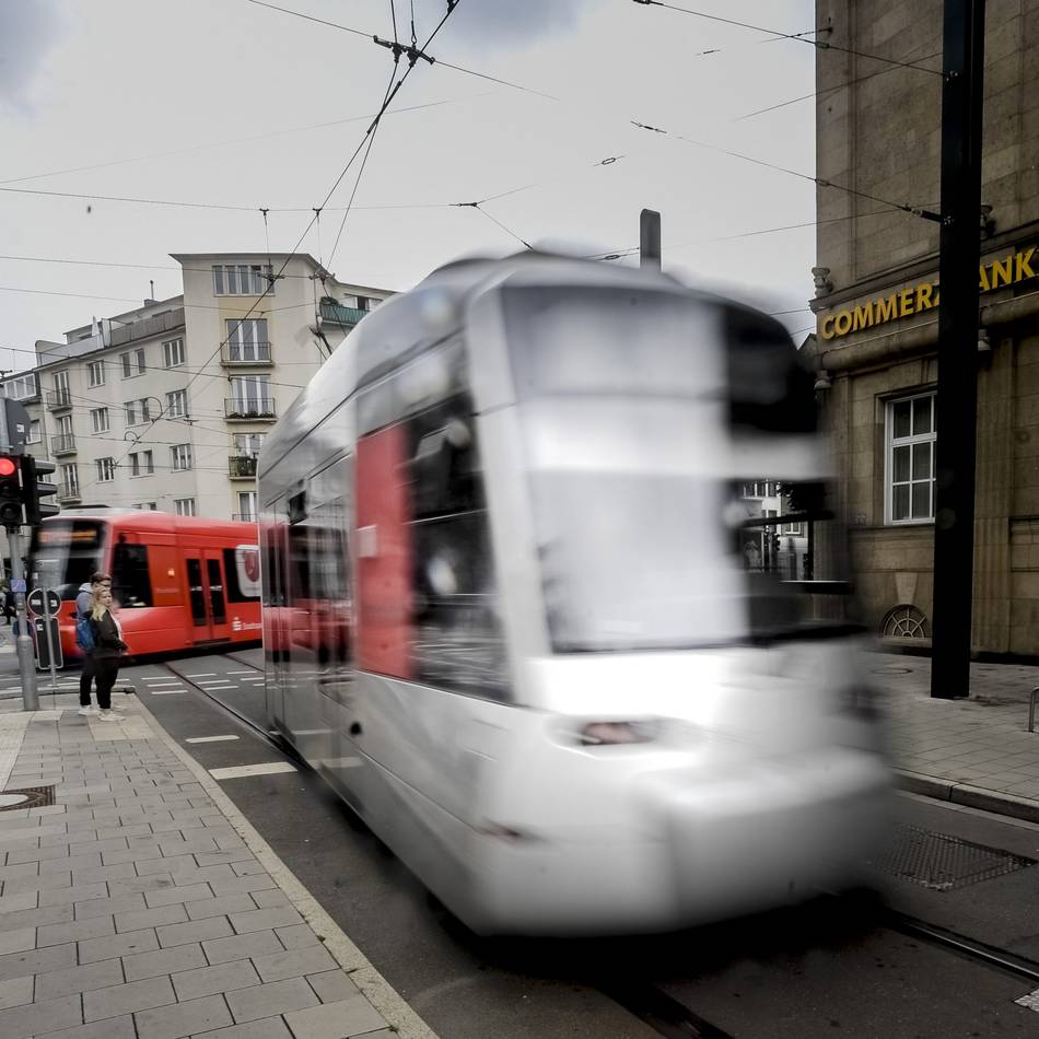 Bahnsicherheit in Düsseldorf: Neue Rheinbahnregeln nach Unfall mit 30 Verletzten