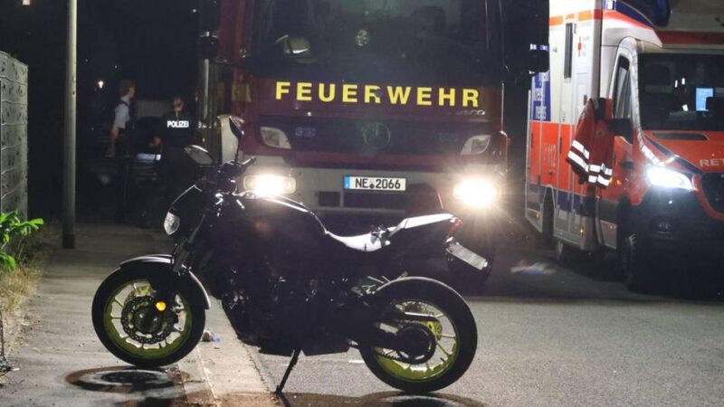 Mann erleidet schwere Kopfverletzungen: 26-Jähriger stirbt bei Motorrad-Unfall in Neuenhausener Wohnsiedlung
