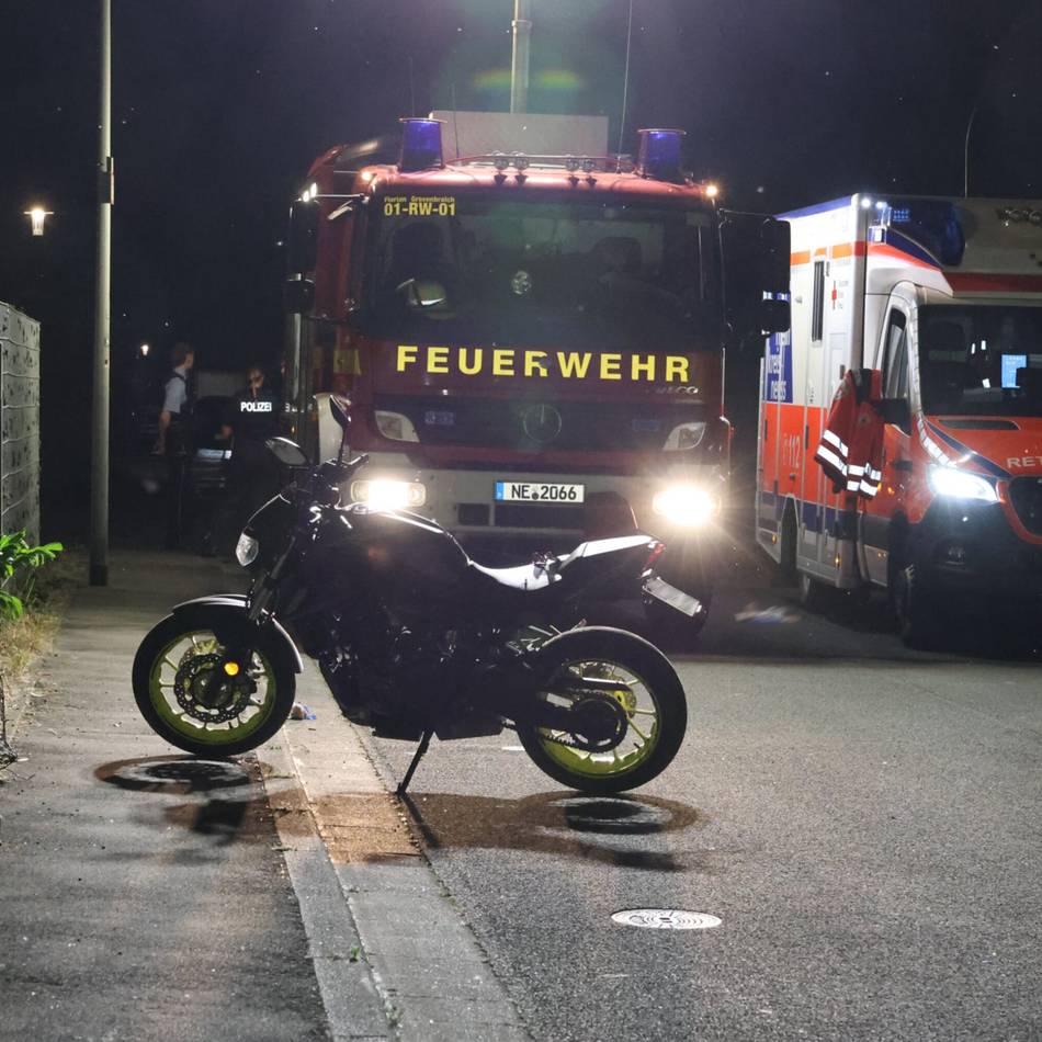 Mann erleidet schwere Kopfverletzungen: 26-Jähriger stirbt bei Motorrad-Unfall in Neuenhausener Wohnsiedlung