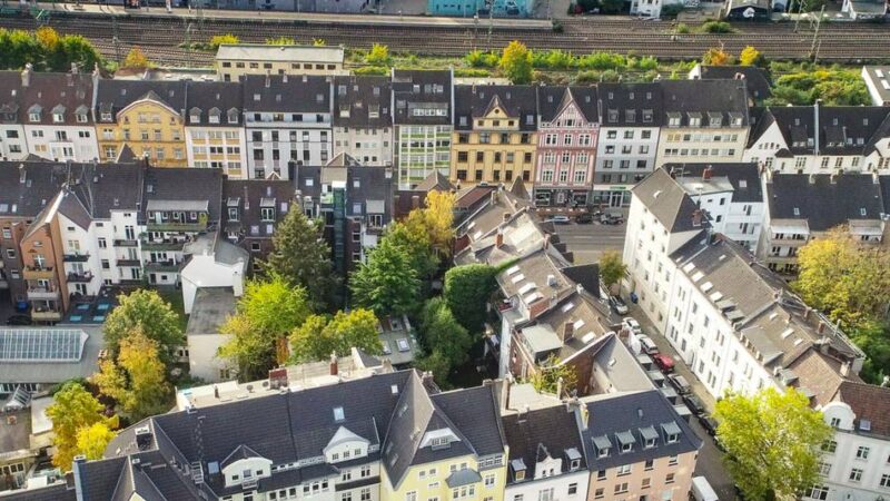 Bauarbeiten in Düsseldorf : Netzgesellschaft modernisiert Strom- und Wasserleitungen auf der Birkenstraße
