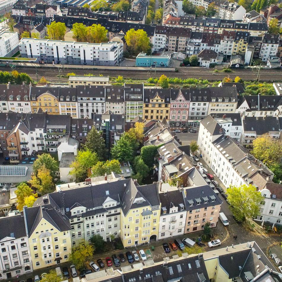 Bauarbeiten in Düsseldorf : Netzgesellschaft modernisiert Strom- und Wasserleitungen auf der Birkenstraße