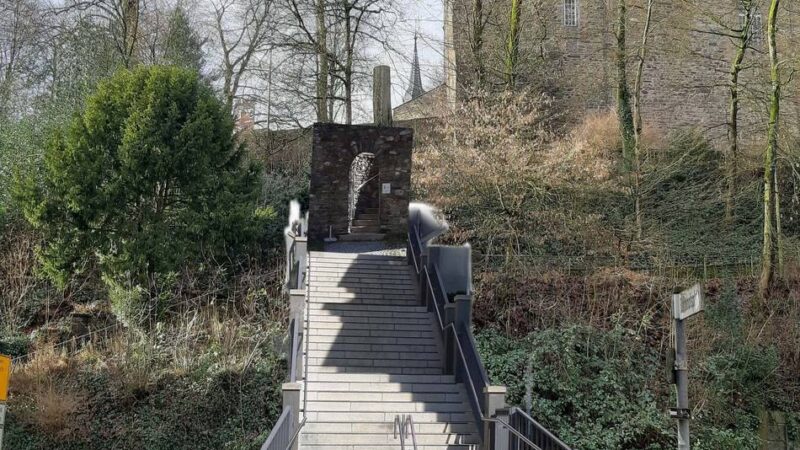 Attraktivierung des Hückeswagener Wahrzeichens: Über eine Treppe von Bahnhofstraße zum Schloss?