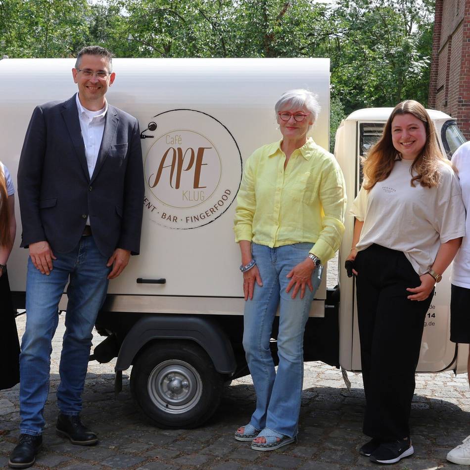 Pilotprojekt für mobiles Catering: Novum in Grevenbroich – „Café Ape“ macht Station auf Stadtparkinsel