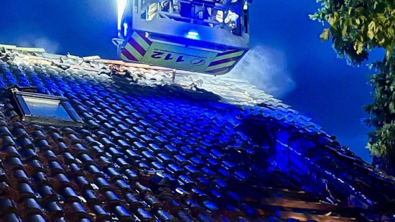In der Nacht zum Sonntag : Gewitter: Dachstuhlbrand in Ratingen Süd