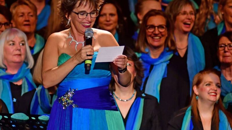 Leiterin der Chöre „Tonköpfe“ und „Frauenpower“: Chorverband NRW zeichnet Andrea Kautny für 25 Jahre als Chorleiterin aus