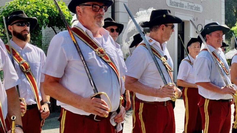 St.-Antonius-Bruderschaft: Schützenfest in Born bei 40 Grad