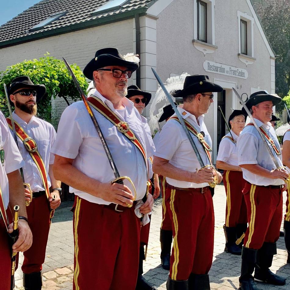 St.-Antonius-Bruderschaft: Schützenfest in Born bei 40 Grad