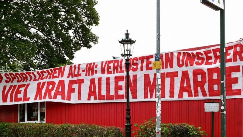 Räumungsverkauf: Fortuna-Fanshop am Flinger Broich schließt