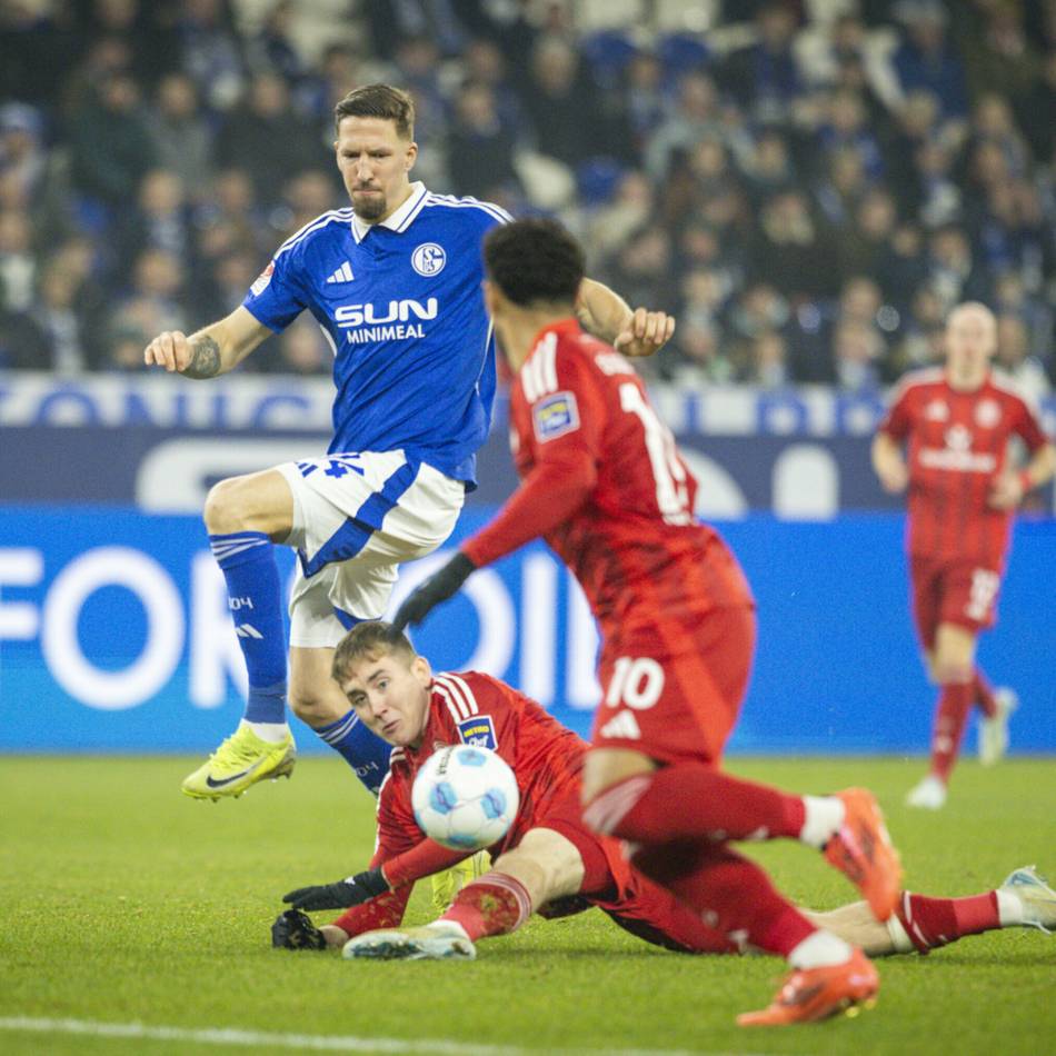Auch andere Klubs waren interessiert: Fortuna wollte Schalke-Wackelkandidat – Transfer-Absage aus zwei Gründen