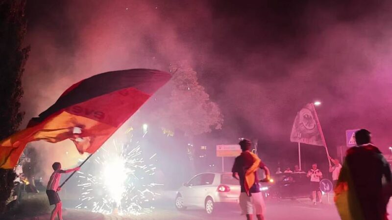 Nach deutschem WM-Sieg: Feuerwerk und Autokorso am Platz der Republik