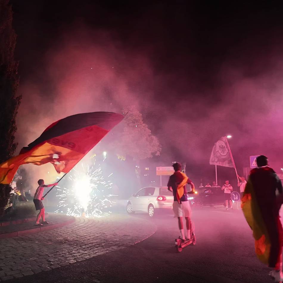 Nach deutschem WM-Sieg: Feuerwerk und Autokorso am Platz der Republik
