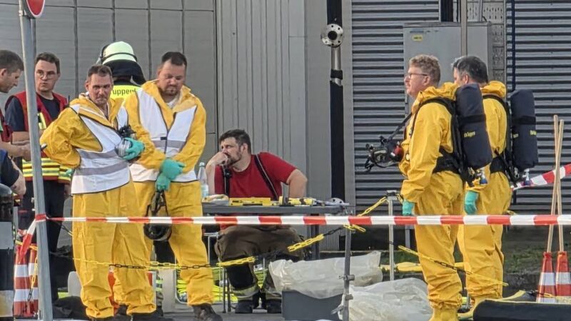 Feuerwehreinsatz in Kleve: Ammoniak tritt aus Kühlanlage aus – Betrieb evakuiert