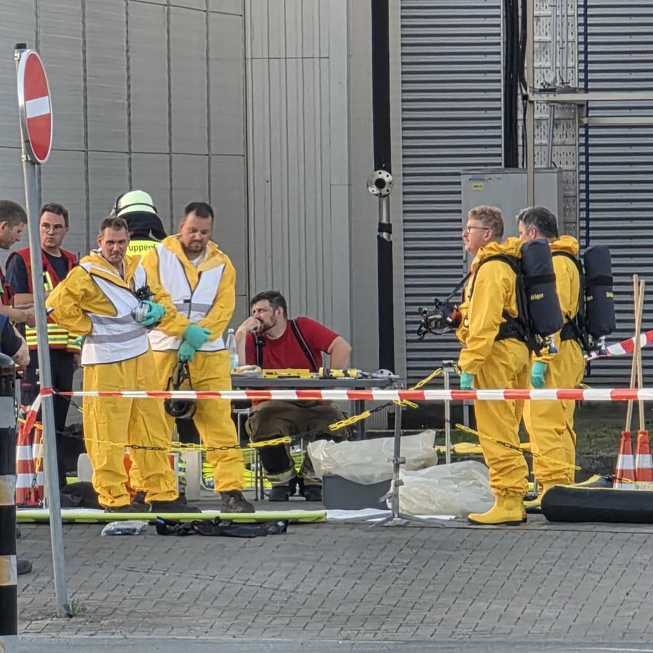 Feuerwehreinsatz in Kleve: Ammoniak tritt aus Kühlanlage aus – Betrieb evakuiert