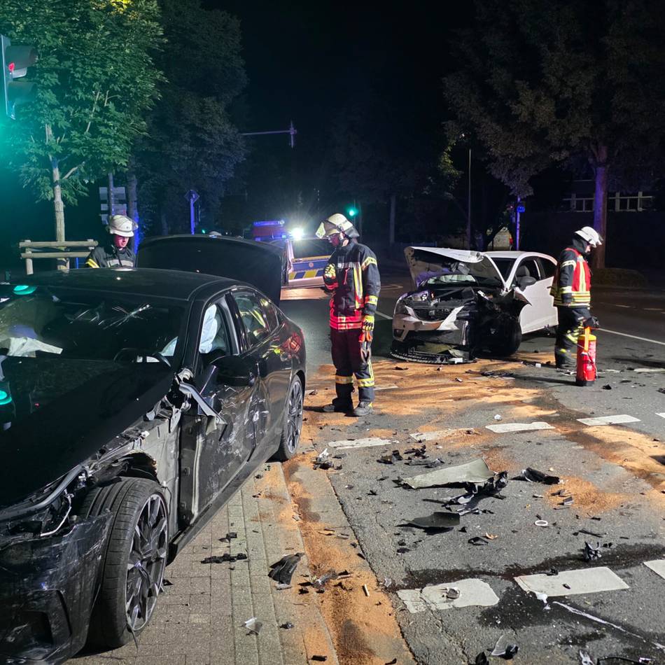 Unfall in Erkelenz: Kollision nach Abbiegemanöver – Polizei ermittelt