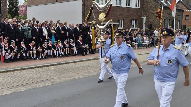 Schützenfest Weckhoven: Vier Kandidaten wollen den Königsvogel abschießen