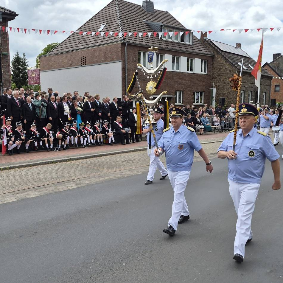 Schützenfest Weckhoven: Vier Kandidaten wollen den Königsvogel abschießen