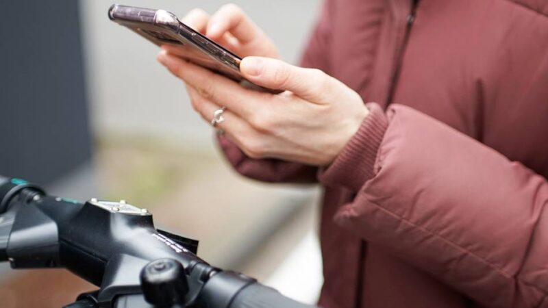 Falsch abgestellte Roller in Neuss: „Kaum ein Verkehrsmittel polarisiert so stark wie der E-Scooter“