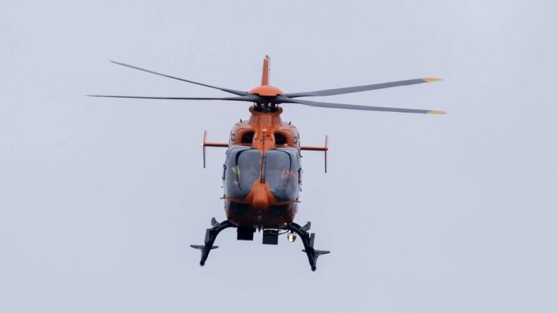 Rettungseinsatz am Kreuz Holz: Mega-Stau nach Unfall auf A46 – Hubschrauber landet auf Fahrbahn