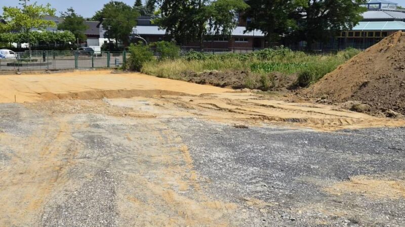 Arbeiten in Niederkrüchten: Multicourt und Verkehrsberuhigung – zwei Baumaßnahmen
