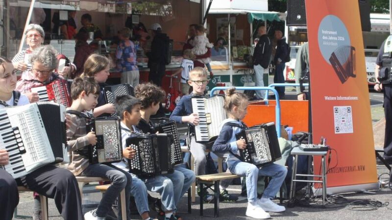 Flashmob der Kreismusikschule fürs Akkordeon: Quetschkommode war gestern