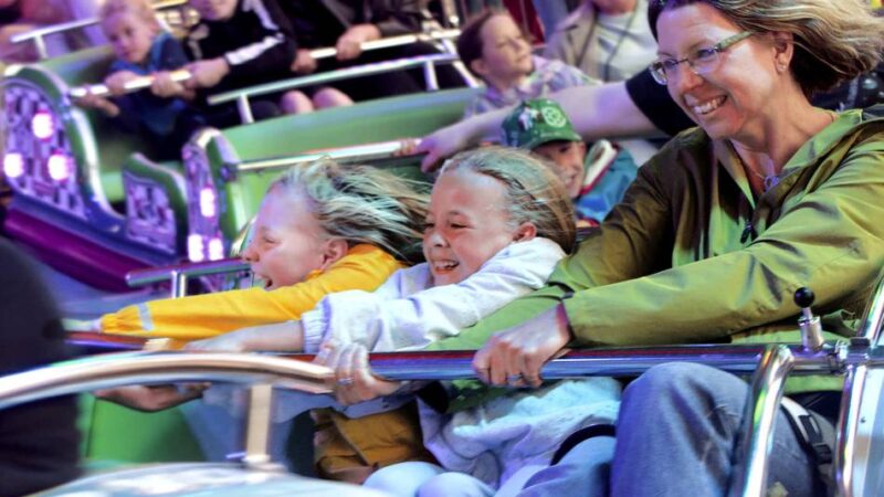 Viele Besucher trotz Regens: Xantener Kirmes startet mit Warteschlangen zur Happy Hour