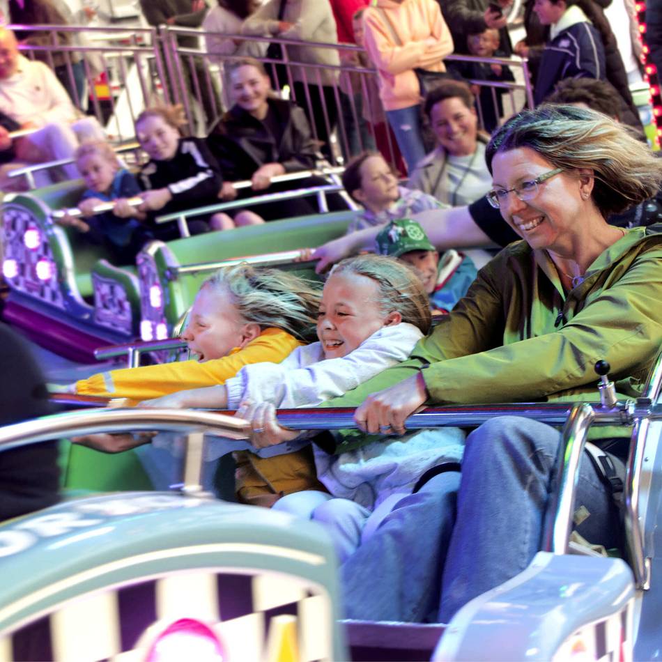 Viele Besucher trotz Regens: Xantener Kirmes startet mit Warteschlangen zur Happy Hour