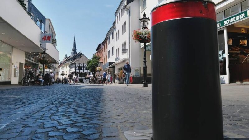 In der Ratinger Innenstadt: Polleranlage in der City seit Jahren defekt