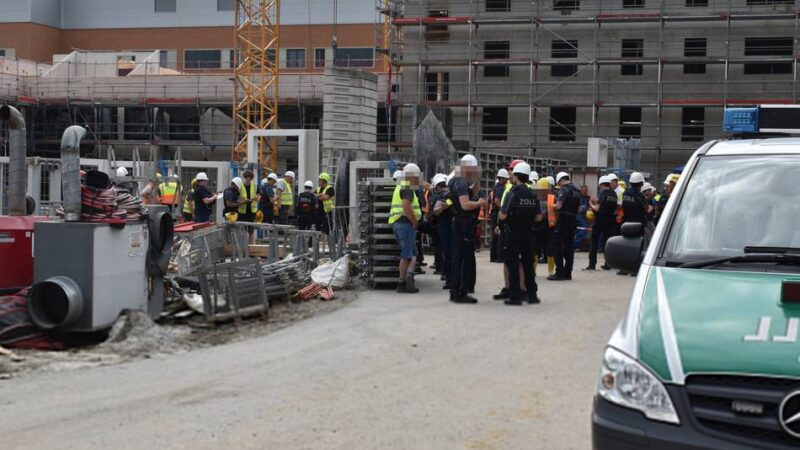 150 Arbeitnehmer zu Beschäftigungsverhältnissen befragt: Zoll kontrolliert auf JVA-Baustelle in Anrath