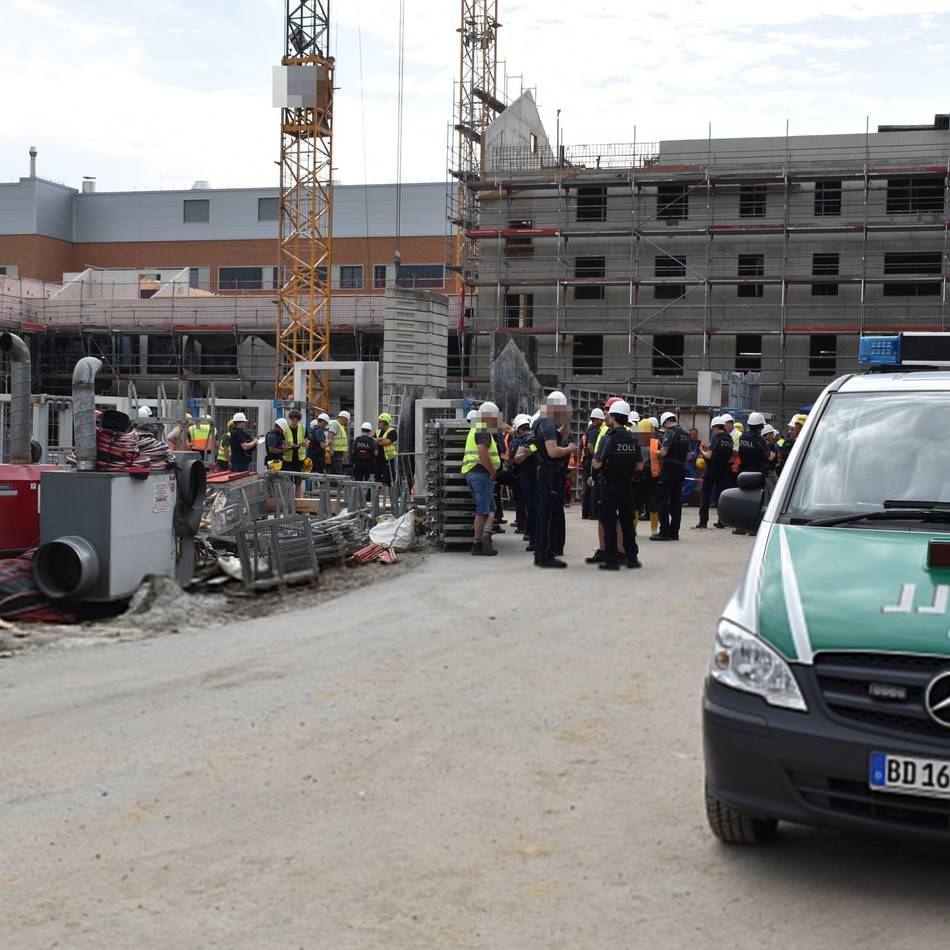 150 Arbeitnehmer zu Beschäftigungsverhältnissen befragt: Zoll kontrolliert auf JVA-Baustelle in Anrath