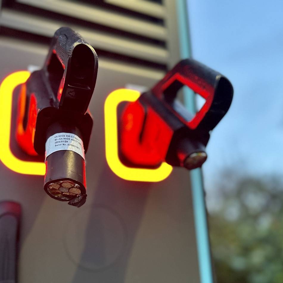 E-Autos in Meerbusch: Unbekannte stehlen Kabel von mehreren Ladesäulen