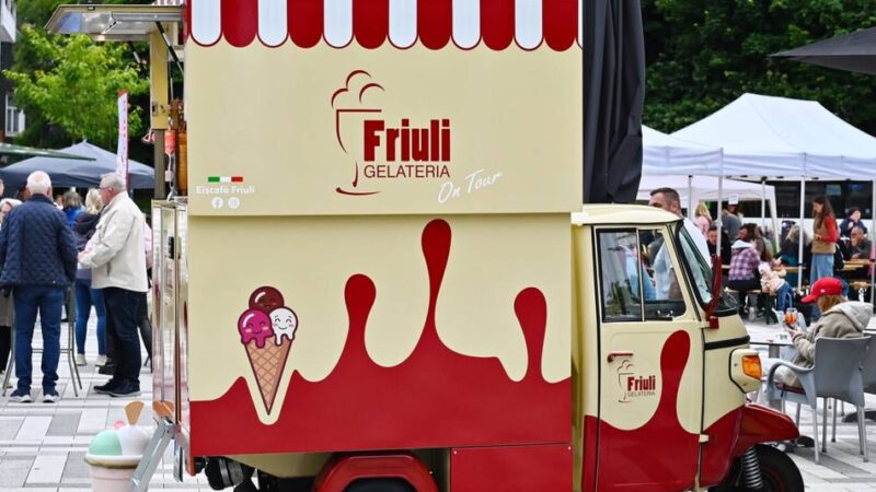 Erster Feierabendmarkt auf Bahnhofsplatz: Erfolgreiches Debüt auf Hückeswagens „neuer Mitte“