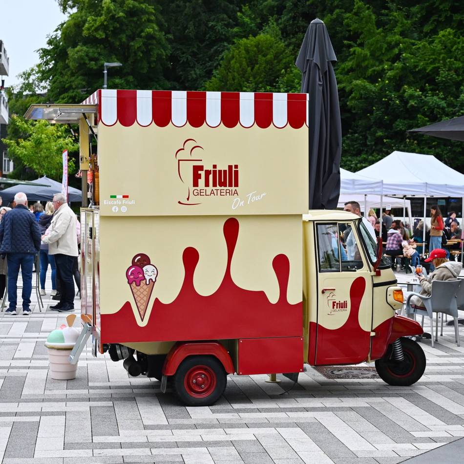 Erster Feierabendmarkt auf Bahnhofsplatz: Erfolgreiches Debüt auf Hückeswagens „neuer Mitte“