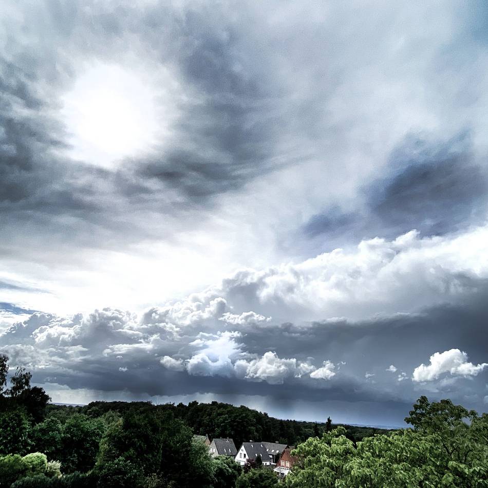 Sommer? Fehlanzeige im Kleverland: Das Wetter spielt verrückt – wie es in der Region weiter geht