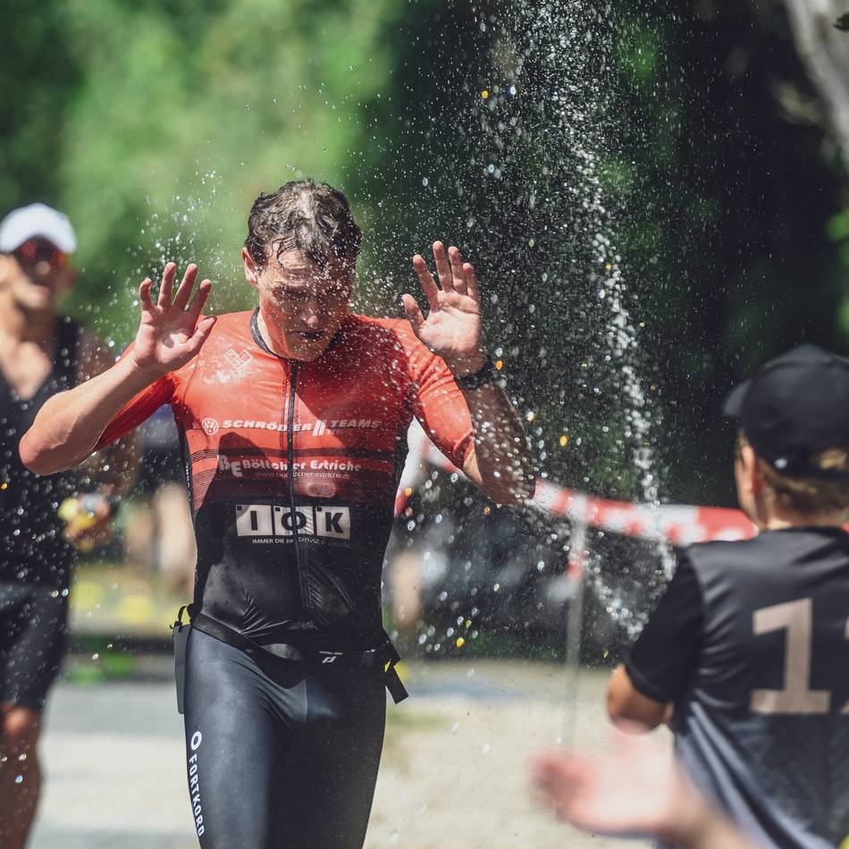 Logbuch, Stimmen, Fotos: Niederrhein Triathlon 2026 – als es nur noch ums „Überleben“ ging