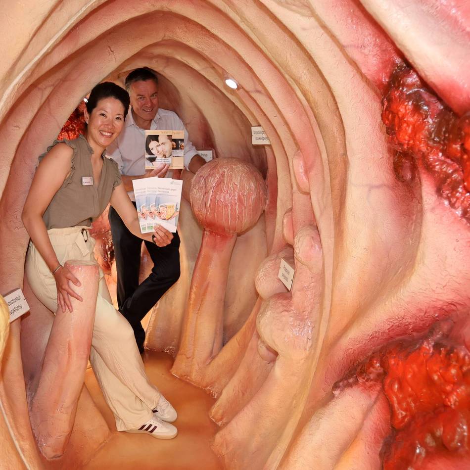 Rathaus-Galerie in Leverkusen: Gesundheitstag weicht der Hitze – und lockt mit Darm-Tunnel