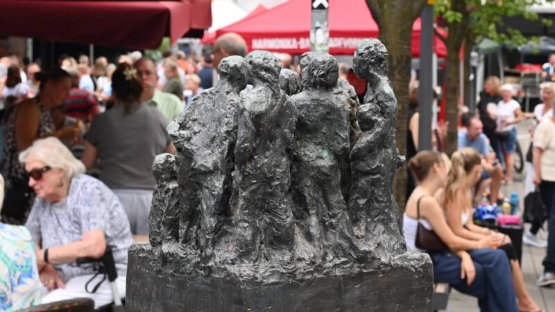 Radevormwalder Feierabendmarkt: Sommerliche Atmosphäre zieht viele Besucher ins Zentrum