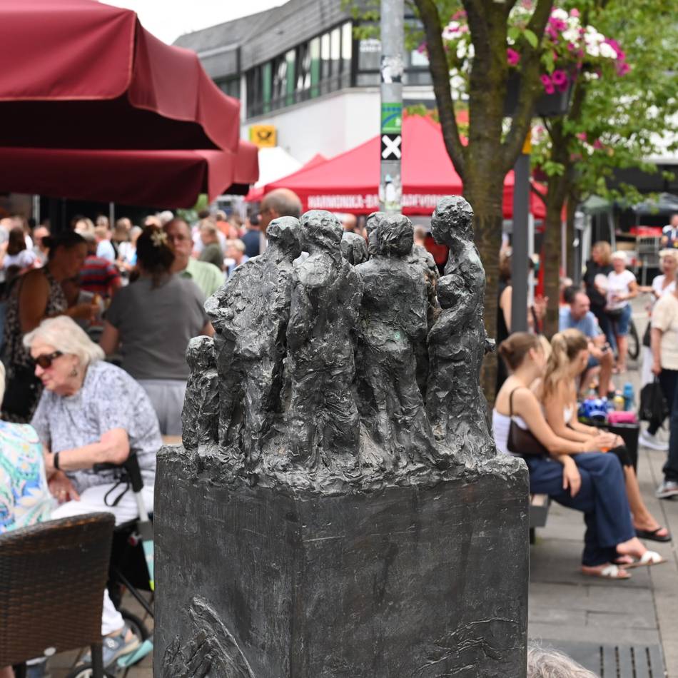 Radevormwalder Feierabendmarkt: Sommerliche Atmosphäre zieht viele Besucher ins Zentrum