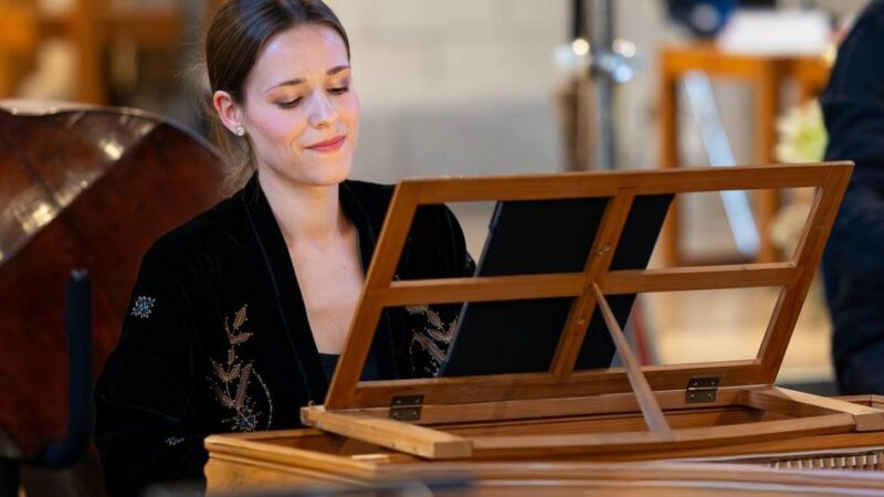 Serenadenkonzert in der Abtei Hamborn: Publikum trotz Regen und gerissener Saite begeistert