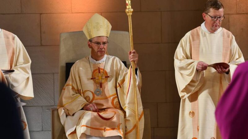 Neuer Bischof von Münster im Amt: „Synodal mit Ihnen unterwegs sein, das wünschen wir uns“