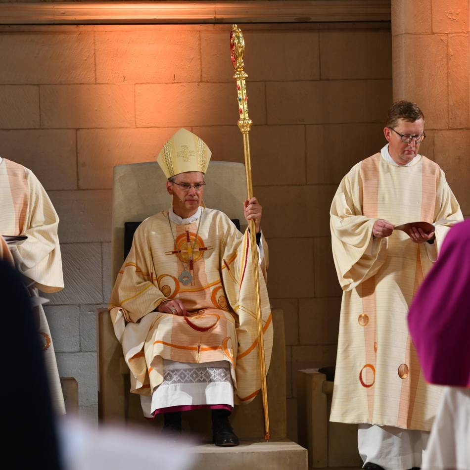 Neuer Bischof von Münster im Amt: „Synodal mit Ihnen unterwegs sein, das wünschen wir uns“