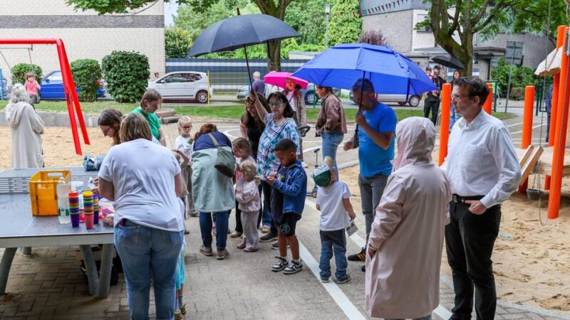 Familienfreundliches Mönchengladbach: Kinder eröffnen Spielplatz an der Bergerstraße nach Umbau