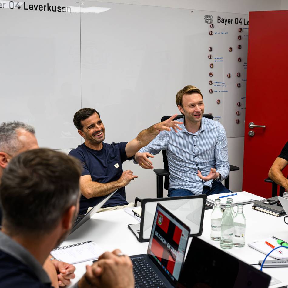 Mehr Klarheit, mehr Mut, mehr Nähe: Was Bayers neuer Trainer Martinez jetzt liefern muss