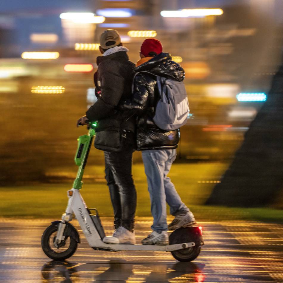 Mobilität in Alpen: Grüne fordern mehr Ladesäulen an Flüchtlingsheimen