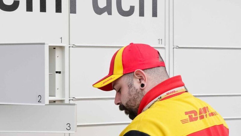 Versand in Meerbusch: Neuer Paketautomat für DHL und UPS in Osterath
